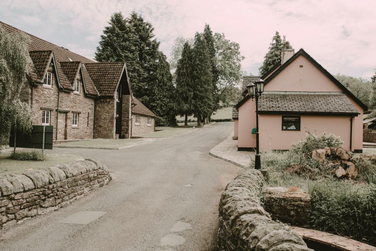 Cwrt Bleddyn Hotel & Spa Usk Esterno foto