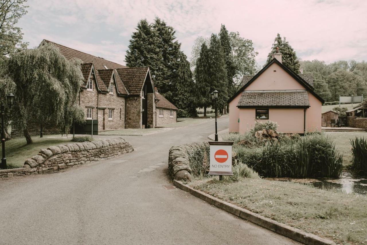 Cwrt Bleddyn Hotel & Spa Usk Esterno foto